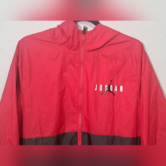 Nike Air Jordan Essentials Woven Men's Jacket in Red and Black, Size M. - Picture 6 of 16